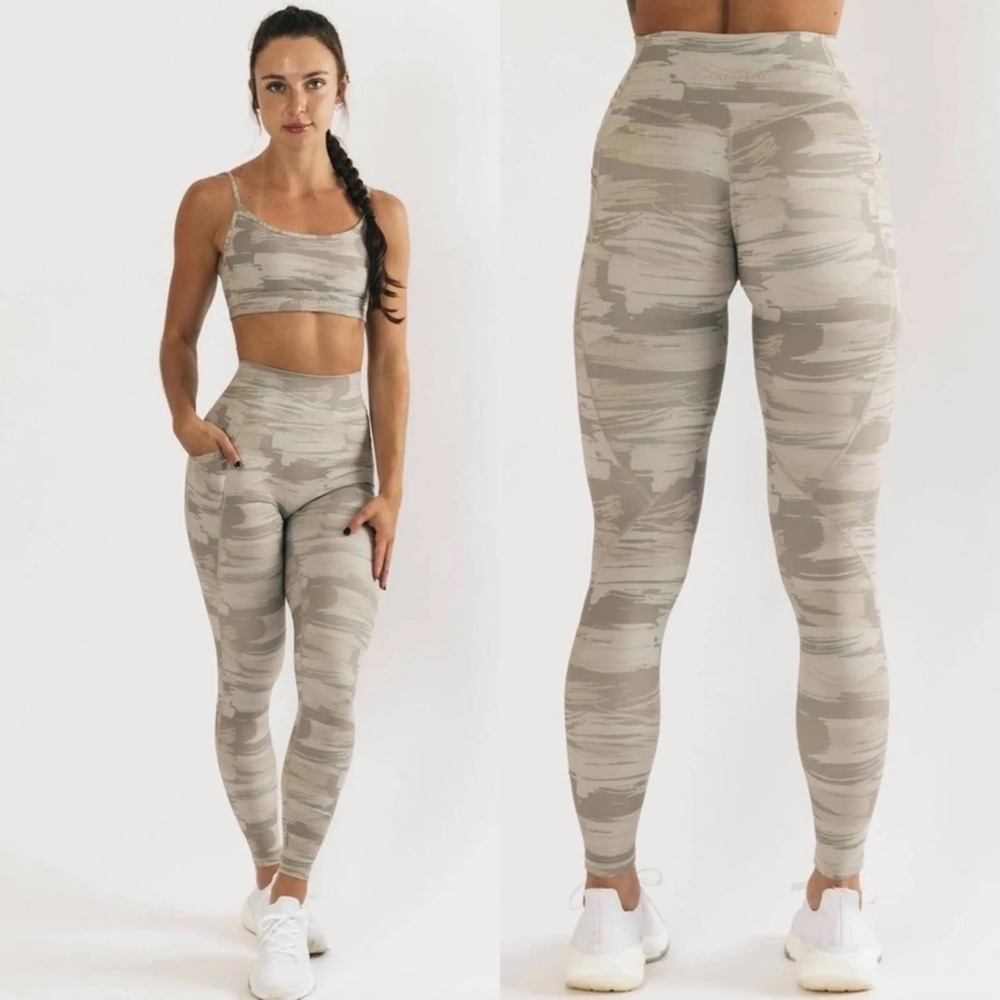 Alphalete camo leggings size medium